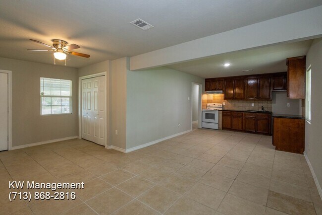 Foto del edificio - This week's move in special > app fee only...