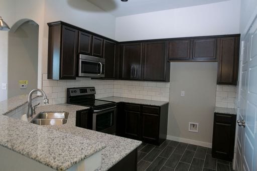 Building Photo - LUXURY TOWNHOME LOCATED IN PECAN PARK, BAS...