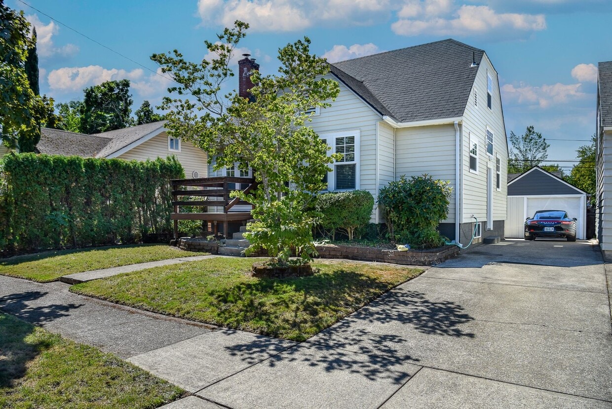 Primary Photo - 4 Bedroom 2 Bathroom Home in Salem