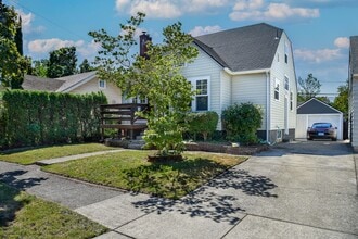 Building Photo - 1935 Hazel Ave NE