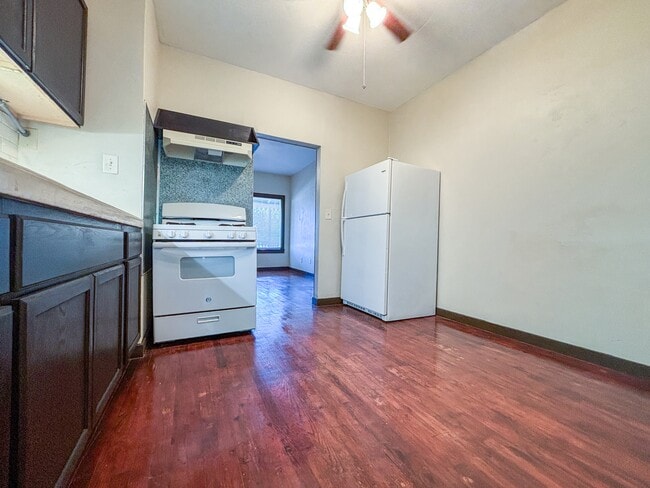 Building Photo - 124 S Krueger Ave