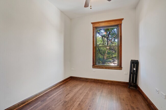 Foto del edificio - 3932 N Sheridan Rd