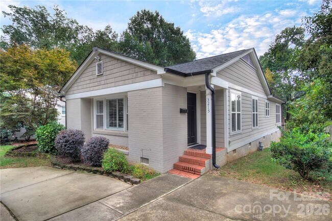 Foto del edificio - 3215 Cambridge Rd