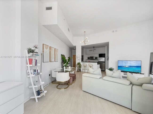 Building Photo - 253 NE 2nd St