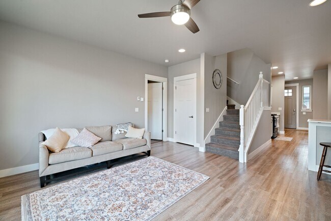 Building Photo - Modern 4-bedroom 3-bathroom Home