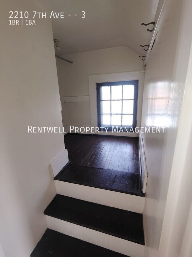 Foto del edificio - 2210 7th Ave