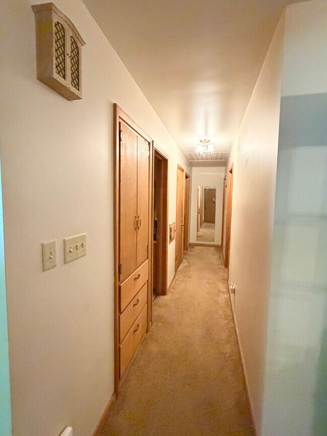 Foto del edificio - 241 Croswell Rd