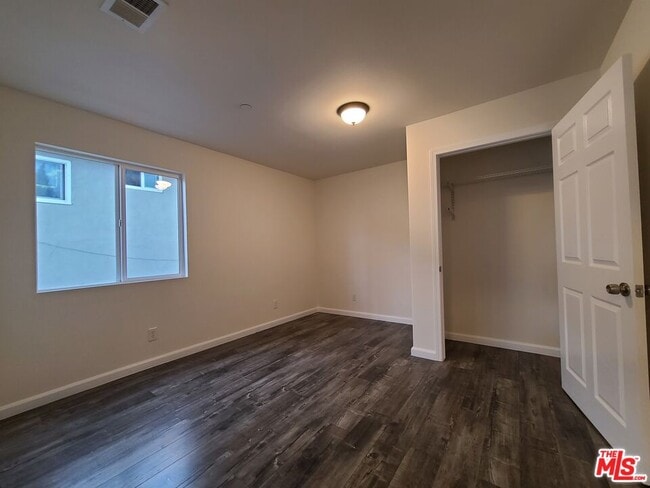 Foto del edificio - 7117 Hawthorn Ave