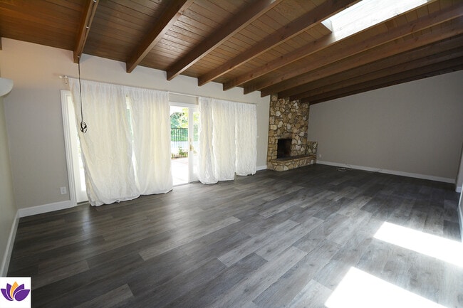 Building Photo - 23526 Dolorosa St