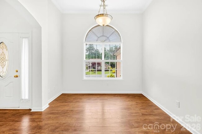 Building Photo - 328 River Birch Cir