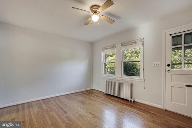 Building Photo - 1055 N Nelson St