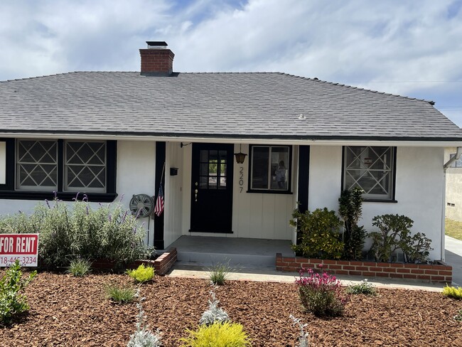 Building Photo - 2207 Jolley Dr