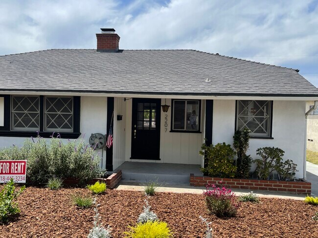 Foto del edificio - 2207 Jolley Dr