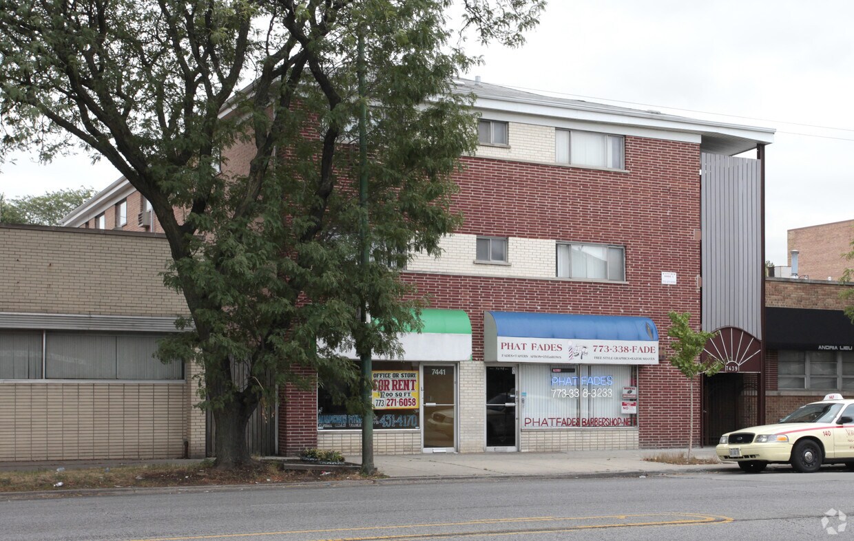 Building Photo - 7439-7441 N Western Ave