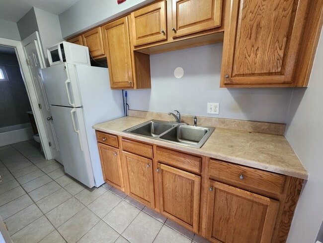 Building Photo - 7900 S 83rd Ct