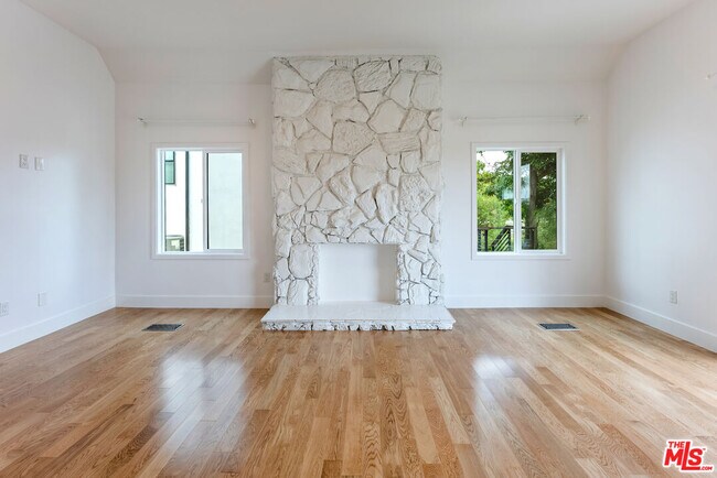 Foto del edificio - 1253 S Rimpau Blvd