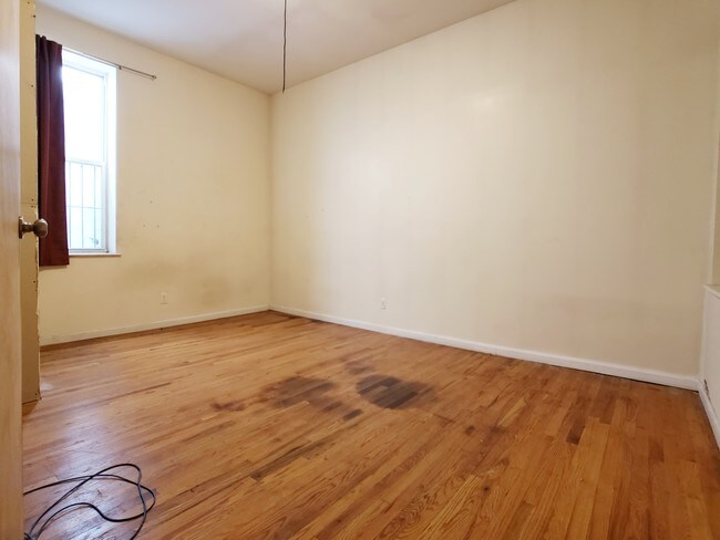 Building Photo - 127 Tompkins Ave