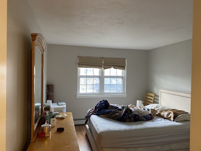 Building Photo - 16 Kenmar Dr