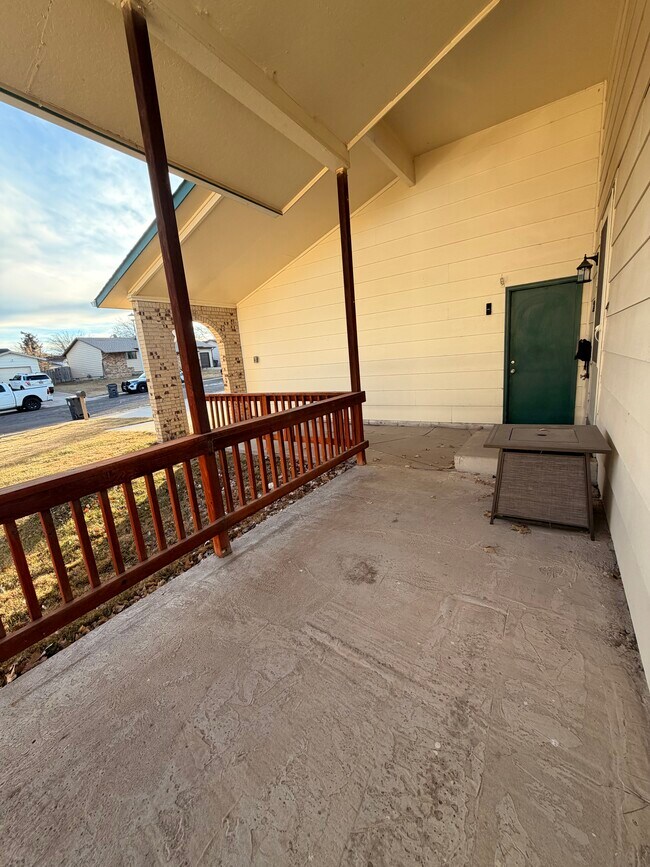 Foto del edificio - 2328 Apache St