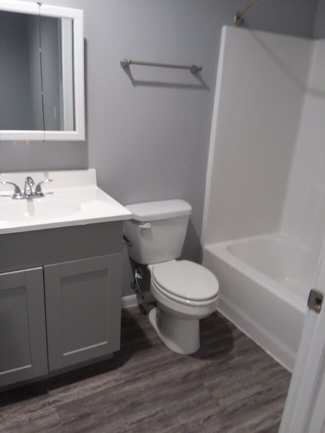 Building Photo - Small Efficient One Bedroom