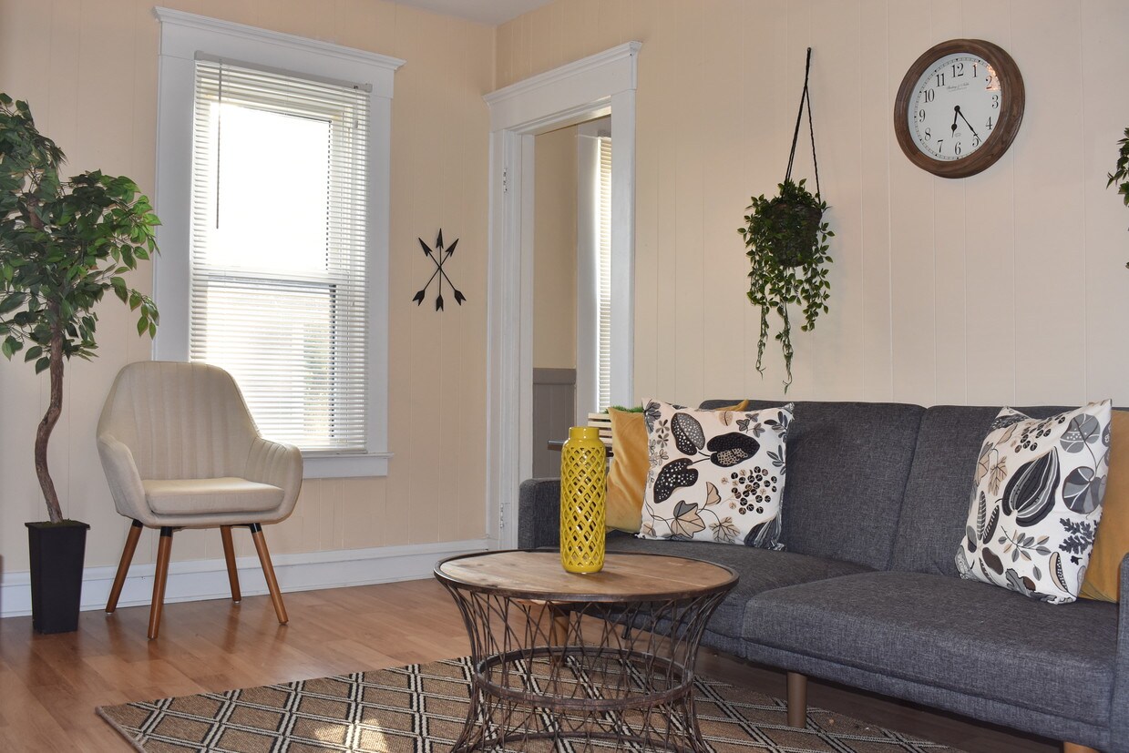 10 Monroe St, Springfield, MA 01109 10 Monroe St Springfield, MA