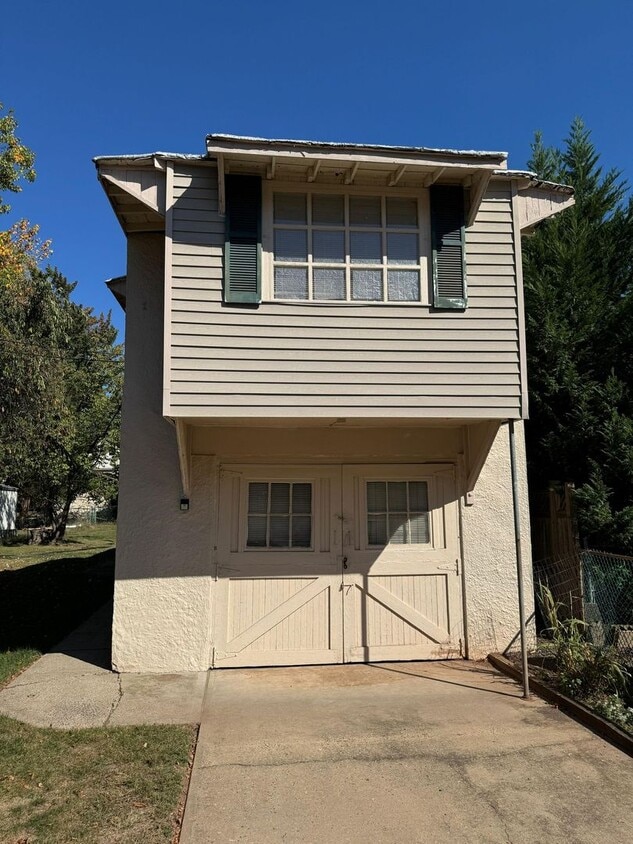Building Photo - 309S2A