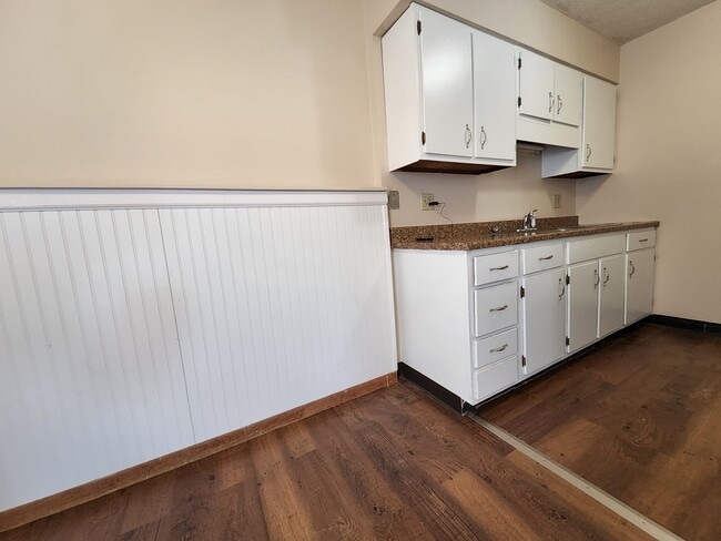 Building Photo - 210 Heritage Cir