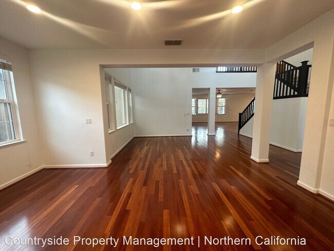 Foto del edificio - 5 br, 3 bath House - 1704 Saint Emillion Ct