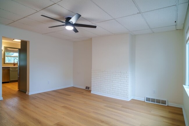 Photo - 3157 Shadeland Ave Apartment