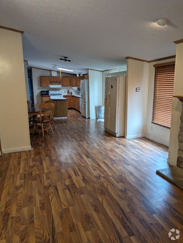 Building Photo - 944 Spring Ridge Dr