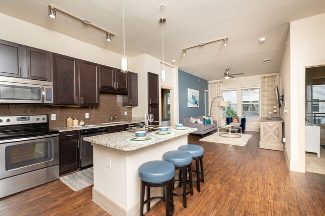 Building Photo - District at Memorial