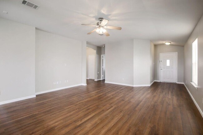 Building Photo - 17901 Violet Ln