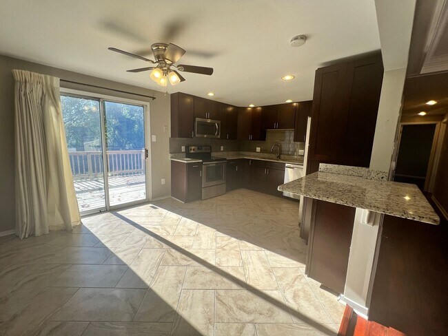 Building Photo - Lovely 4 BR/3 BA Single-Family Home in Cap...