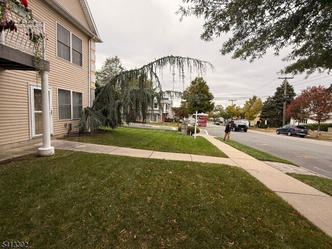 Foto del edificio - 424 Page Ave