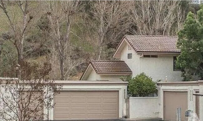 2 car garage - 6828 Poppyview Dr