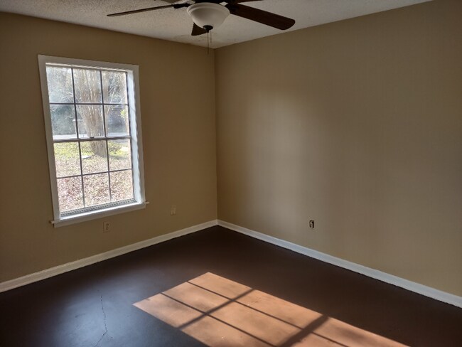 Foto del edificio - 306 Holly Ridge Dr