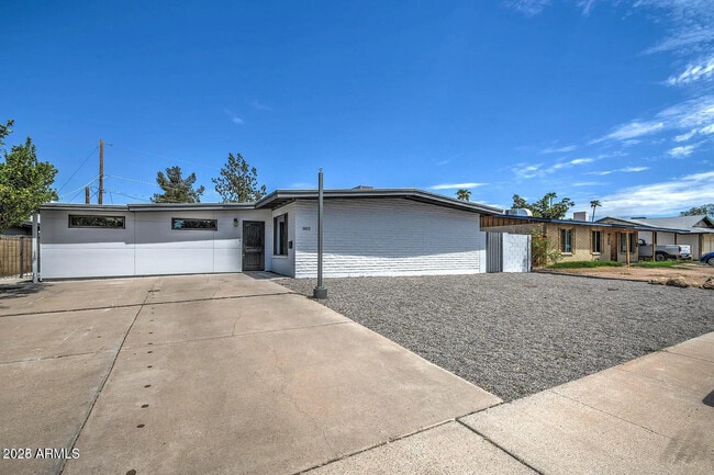 Building Photo - 1612 E Gaylon Dr