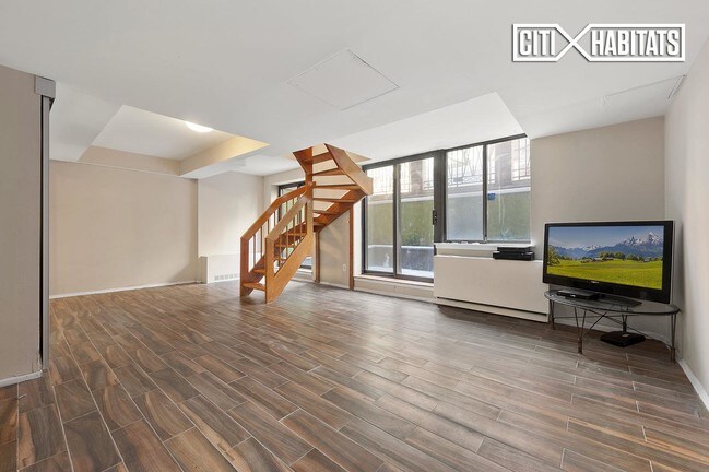 Foto del edificio - 366 W 11th St