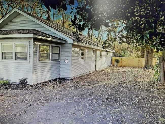 Building Photo - Cute Home Downtown Easley