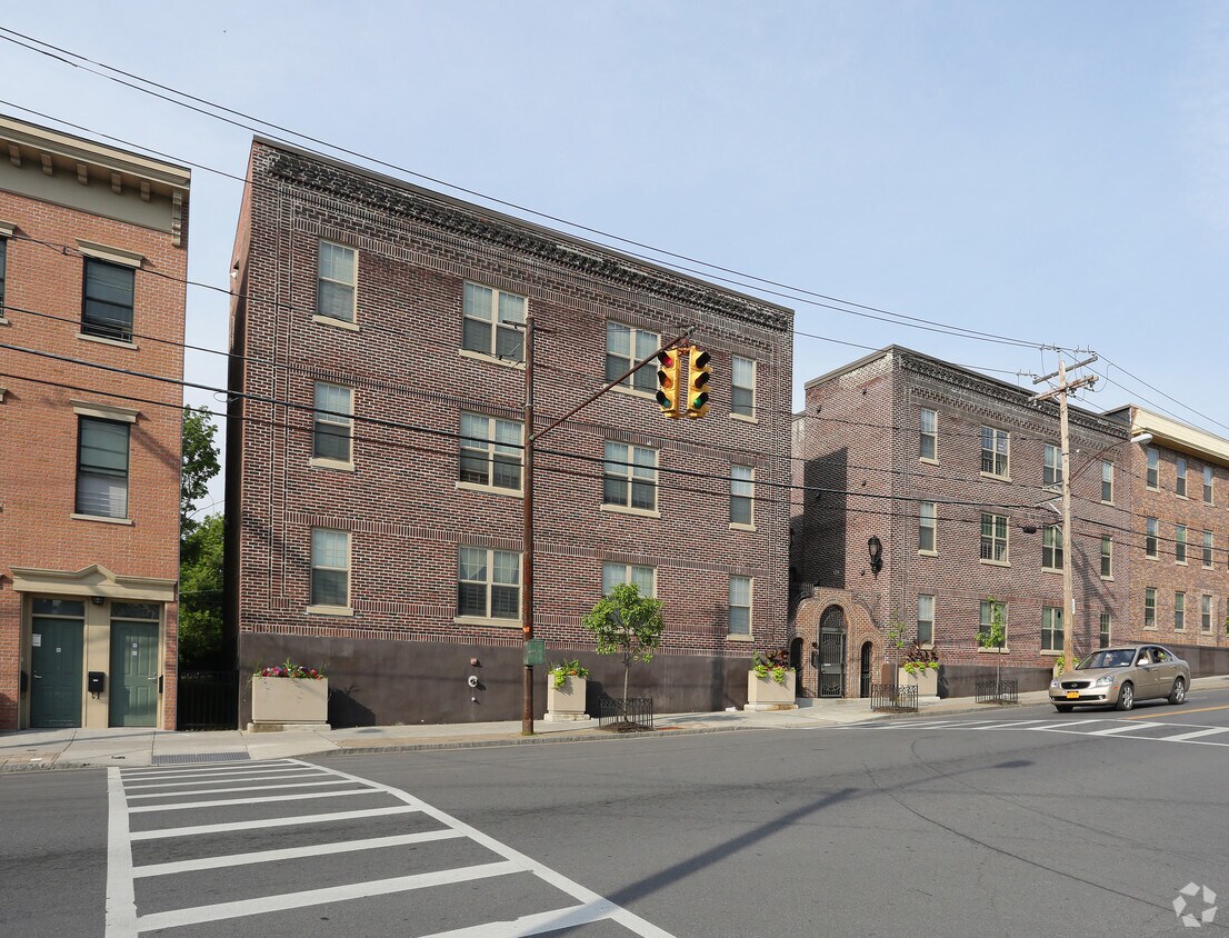 Foto principal - Eagle Court Apartments