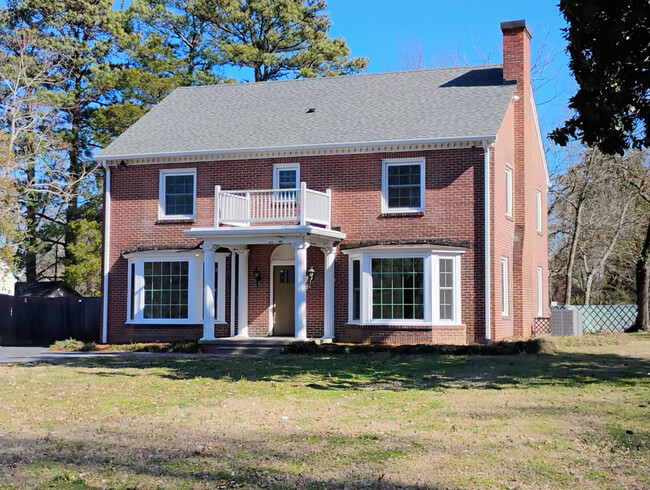 Two stories, 5 bedrooms, 3 full baths. - 821 S William St