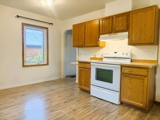Building Photo - 8th Ave- 125/129 - KN