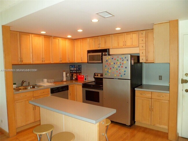 Building Photo - 3505 S Ocean Dr