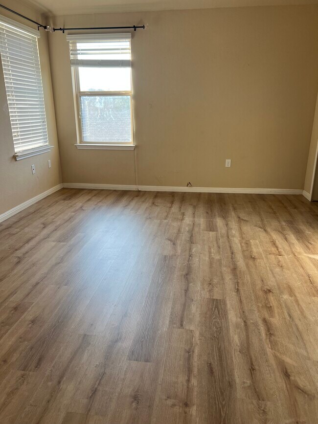 Foto del edificio - 1029 Britt Ln