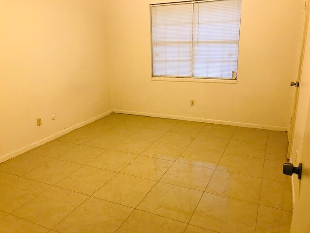 Segunda habitación - 8702 Glen Shadow Dr
