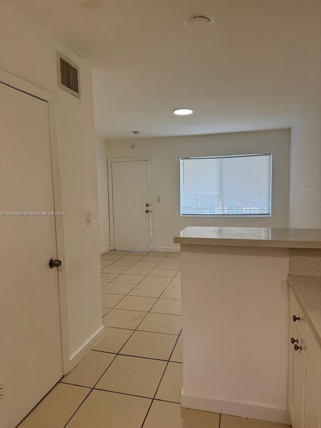 Foto del edificio - 680 NE 88th Terrace