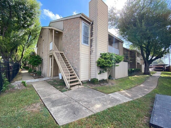 Building Photo - 10211 Sugar Branch Dr