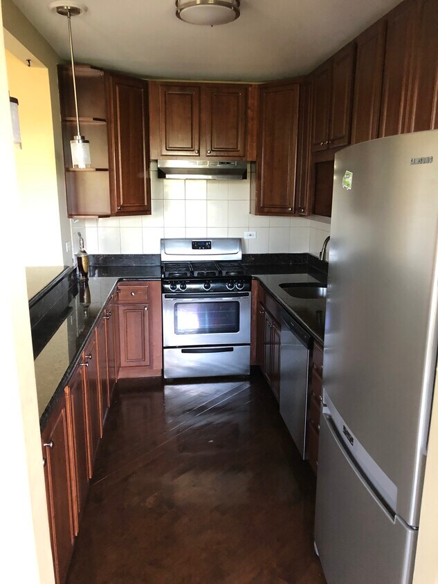 Foto principal - 2501 W Touhy Ave