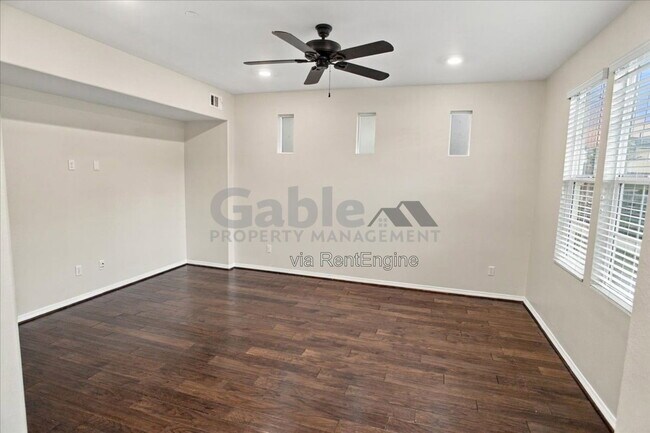 Foto del edificio - 24266 Verdugo Cir