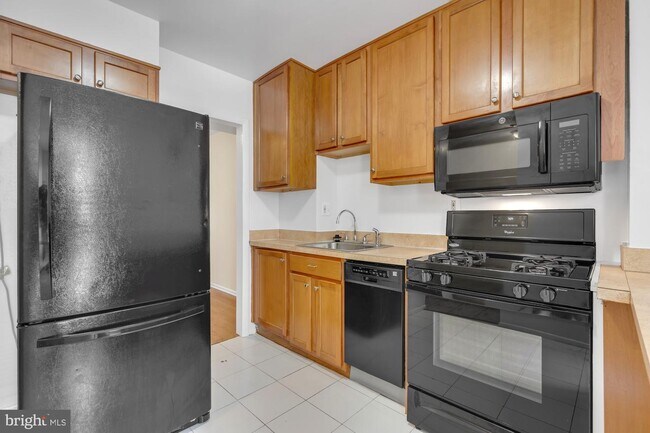 Building Photo - 1329 Riggs St NW